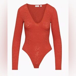 Babaton Shapelace V-Neck Longsleeve Bodysuit
